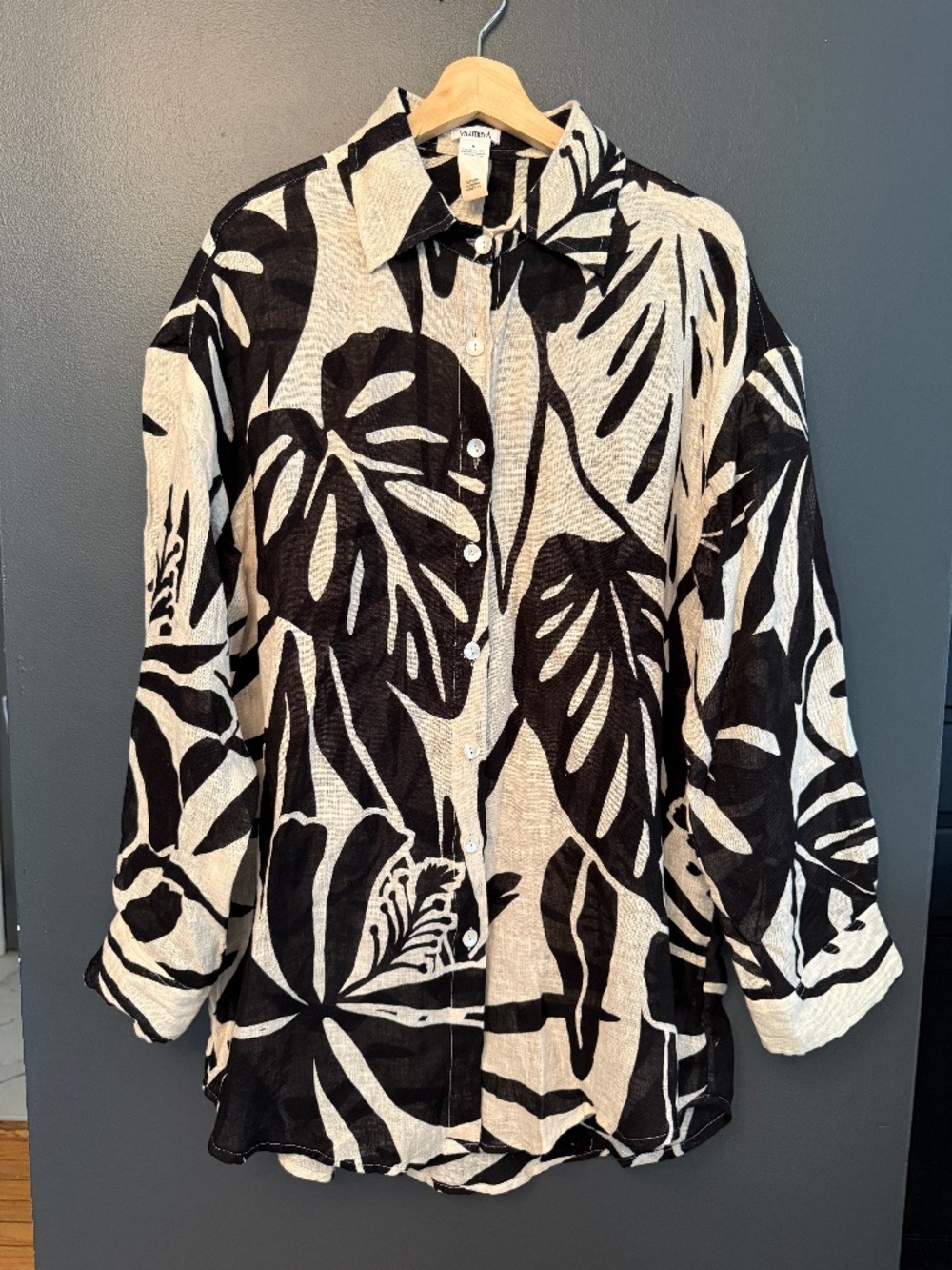 Vitamin A 100% Linen Button down Tropical Leaf Shirt M Black & Ivory